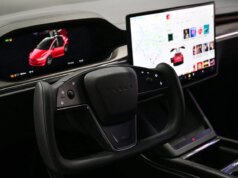 3 milioni di Tesla fanno un passo avanti verso il richiamo della funzionalità di guida autonoma