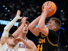 L’Iowa sconvolge la Florida, campione in carica con una testa di serie, raggiungendo gli Candy 16