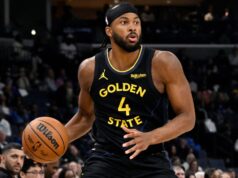 Moses Moody dei Warriors è andato in barella fuori dal campo dopo un infortunio al ginocchio senza contatto