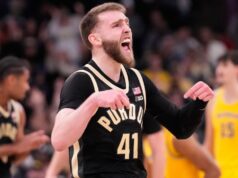 Braden Smith di Purdue batte il file di help in carriera nella Divisione I di Bobby Hurley nell’apertura del torneo NCAA