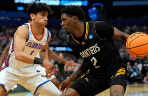 Il canadese Lee, Florida, inizia la difesa del titolo con la sconfitta di 59 punti di Prairie View, il secondo margine più grande nel torneo NCAA