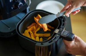 4 utensili da cucina che potrebbero rilasciare microplastiche nei pasti