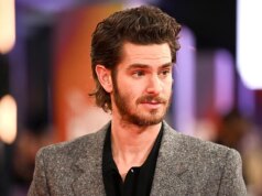 Andrew Garfield mette in guardia i fan dal guardare “Harry Potter”, chiama la Rowling “colei che rimarrà senza nome”
