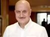 Anupam Kher cube che le persone sono pronte a pagarlo per farsi un trapianto di capelli