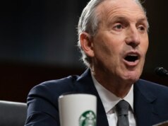 Howard Schultz lascia Seattle mentre i legislatori locali meditano su tasse milionarie