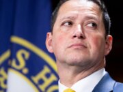 Il rappresentante Tony Gonzales ammette di aver avuto una relazione con l’ex membro dello workers, definendolo un "errore"