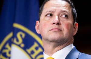 Il rappresentante Tony Gonzales ammette di aver avuto una relazione con l’ex membro dello workers, definendolo un "errore"