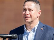 La commissione etica della Digital camera indaga su Tony Gonzales per le accuse di relazione con un aiutante