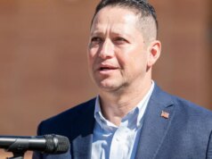 La commissione etica della Digital camera indaga su Tony Gonzales per le accuse di relazione con un aiutante