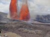 Le eruzioni del vulcano Hawaii sparano fontane di lava a 300 metri di altezza