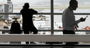 Più voli cancellati o ritardati a causa delle condizioni meteorologiche e del personale della TSA che ha sconvolto i viaggi