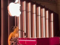 Apple inaugura il cinquantesimo anniversario con il concerto a sorpresa di Alicia Keys a New York