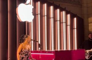 Apple inaugura il cinquantesimo anniversario con il concerto a sorpresa di Alicia Keys a New York