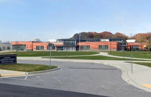 L’amato insegnante di matematica di 75 anni trovato morto all’interno della scuola elementare di Baltimora