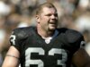 Barret Robbins, ex centro All-Professional dei Raiders, morto a 52 anni: “Profondamente rattristato”