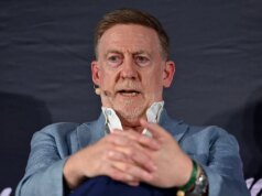 Il giornalista veterano di “60 Minutes” afferma che la rete “crollò” sotto la pressione di Trump