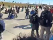 Minaccia bomba all’aeroporto internazionale di Kansas Metropolis, ai passeggeri viene detto di evacuare immediatamente