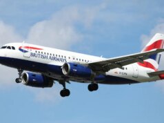 Passeggero morto presumibilmente tenuto nella cambusa riscaldata per 13 ore sul volo British Airways, secondo quanto riferito da “cattivo odore”.