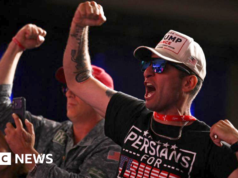 La guerra in Iran divide i conservatori più anziani e quelli più giovani, mentre cresce la pressione affinché Trump trovi una rampa di uscita