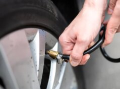 I sensori dei tuoi pneumatici potrebbero essere utilizzati per hackerare la tua auto. A cosa prestare attenzione