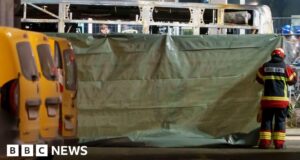 Almeno sei morti nell’incendio di un autobus in Svizzera