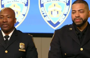 pensò l’ufficiale della polizia di New York "prendi il cattivo acquisto" quando corre verso il sospetto che ha lanciato una bomba fatta in casa