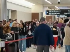 Oltre un terzo degli agenti della TSA ha chiamato martedì nei 3 principali aeroporti a causa della chiusura parziale