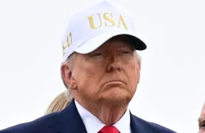 Trump chiama conflitto i soldati caduti in Iran "grandi eroi," ma cube che non cambierà strategia