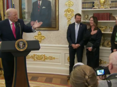 Donald Trump si entusiasma per l’aspetto della moglie del capo del DHS Markwayne Mullin