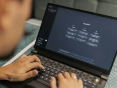 Gli esperti di Stanford dicono che dovresti evitare di usare i chatbot AI come guida personale