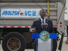 Il sindaco di Chicago Johnson svela lo spazzaneve “Abolish ICE” pochi giorni dopo che uno studente period stato presumibilmente ucciso da un migrante illegale