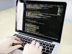 Un semplice errore di codifica è l’esposizione delle chiavi API su migliaia di siti net