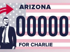 Il governatore dell’Arizona pone il veto sulla targa commemorativa di Charlie Kirk scatenando l’indignazione del GOP: “Questo disegno di legge non è all’altezza”