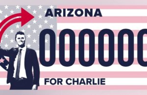 Il governatore dell’Arizona pone il veto sulla targa commemorativa di Charlie Kirk scatenando l’indignazione del GOP: “Questo disegno di legge non è all’altezza”
