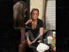 Mickey Rourke torna sul set per girare un nuovo movie dopo il suo sfratto, guarda le foto