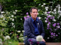 Monty Don descrive nei dettagli un intervento chirurgico “orribilmente doloroso” e rivela cosa pensa veramente sua moglie di Gardener’s World