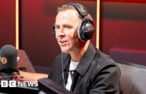 L’improvviso licenziamento di Scott Mills crea un altro grattacapo alla BBC