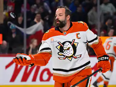 «Un gioco di vendita» e «pericoloso» contro Auston Matthews: voici la feuille de route di Radko Gudas sulla matière