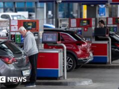 La Slovenia diventa il primo paese dell’UE a introdurre il razionamento del carburante