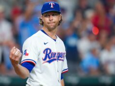 I Rangers grattano Jacob deGrom prima della prima partenza con rigidità al collo