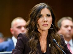 Il licenziamento di Kristi Noem non riesce a influenzare i democratici mentre la chiusura del DHS si trascina