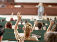 Almeno il 40% degli insegnanti della California prevede di smettere di lavorare nel prossimo decennio: sondaggio