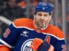 Leon Draisaitl degli Oilers esce contro i Predators con apparente infortunio