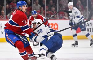 Arber Xhekaj a de grands patins à chausser