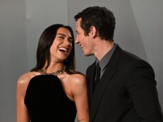 Dua Lipa e Callum Turner guidano la coppia sul pink carpet del Vainness Truthful Oscar Celebration