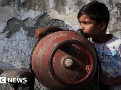 La vita quotidiana in Asia è stata sconvolta dalla crisi del carburante bellico in Iran