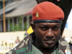 Muore in carcere il comandante dell’esercito condannato per il massacro allo stadio della Guinea