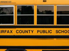 Immigrato illegale rilasciato sotto Biden accusato di palpeggiamento di studentesse al liceo della Virginia