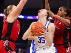 Il canadese Toby Fournier fa parte della squadra di basket femminile dell’AP All-America