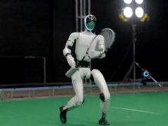 Il robotic gioca a tennis con gli umani in tempo reale